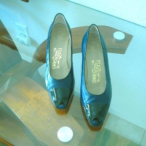 Two Tone Black Ferragamo Low Heel Pumps Sz 7 !/2 B